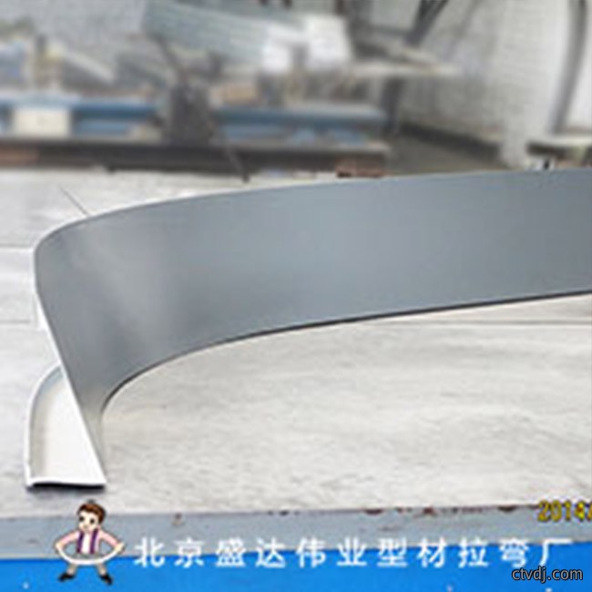 异型幕墙扣盖带直线段拉弯